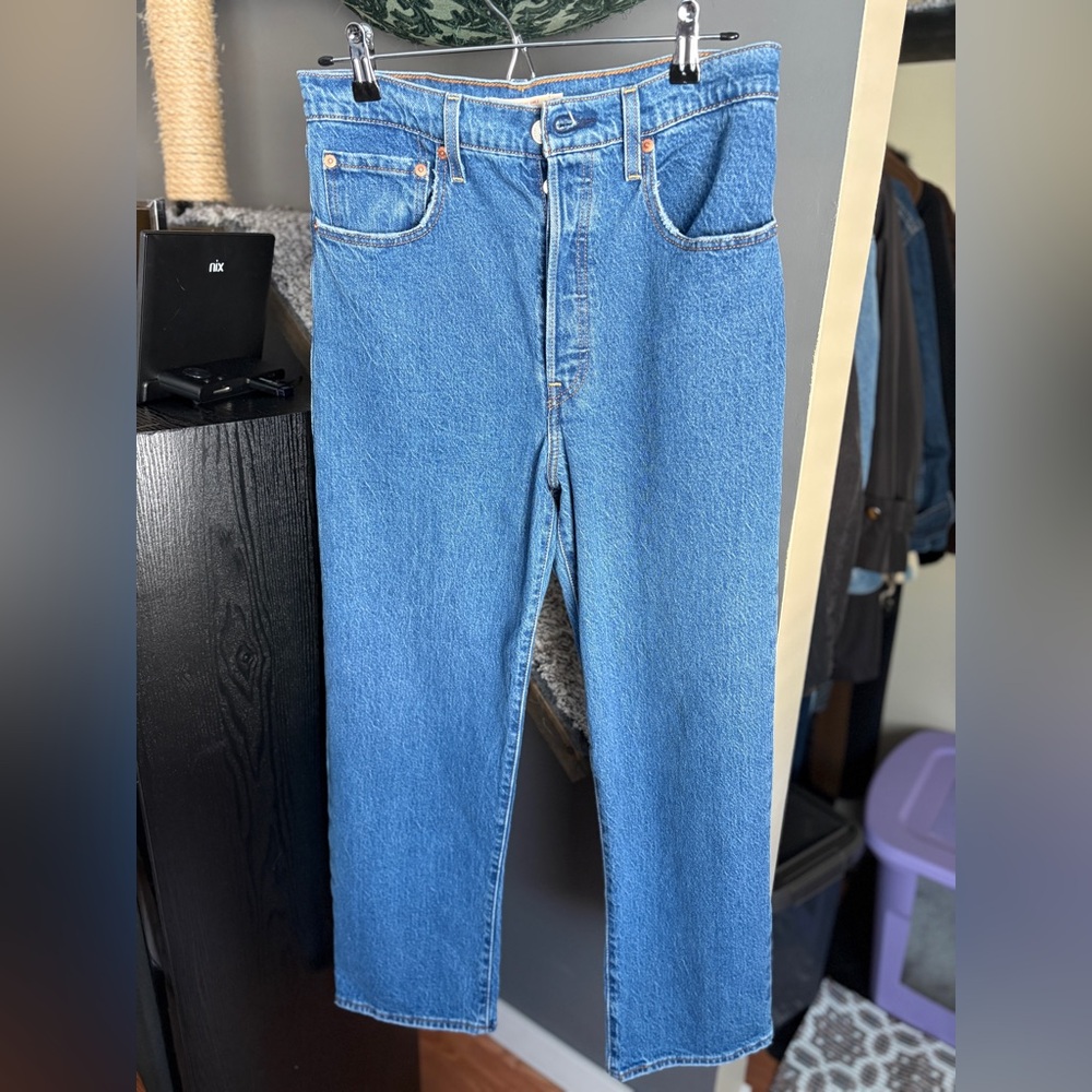 Levi's Ribcage Straight Ankle Jeans - Picture 3 of 8